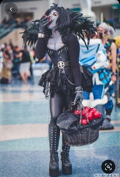 Woman Cosplay Ideas, Cool Cosplays, Halloween Cosplay Ideas, Ryuk Cosplay, Female Anime Cosplay Ideas, Characters To Cosplay, Female Cosplay Ideas, Scary Cosplay, Cool Cosplay