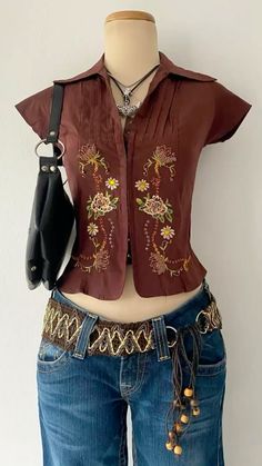 Outfit Display Ideas Bedroom, Pierce The Veil Concert Outfit, How To Accessorize An Outfit, Flat Chested Outfits, Floral Blouse Outfit, Merry Crisis, Dinner Date Outfit, Fire Outfits, Bohemian Outfits