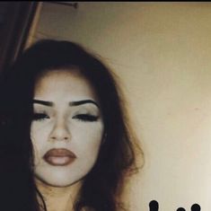 90s Chicana Makeup, Chicana Hairstyles 90s, 90s Chola Makeup, Chola Style Makeup, Chola Lip Combo, Chula Makeup, 90s Chola Aesthetic, Chicano Makeup