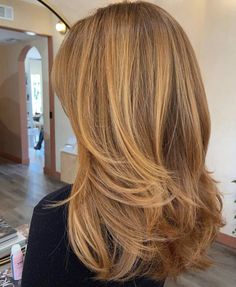 Volume Blowout Medium Hair, Shoulder Length Layered Hair, Haircut Inspo, New Hair Trends, Spring Hair, Penteado Cabelo Curto, Brown Blonde, Haircuts For Fine Hair