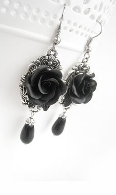 Dangle drop earrings in vintage style with black sculpted Black Rose Design Party Jewelry, Elegant Black Jewelry With Rose Design, Earrings Gothic, Dark Jewelry, Floral Ornaments, Black Roses, Vintage Style Earrings, Gothic Accessories, Rose Jewelry