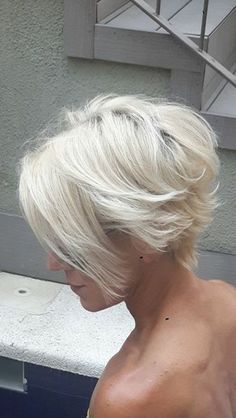 20 SHORT HAIRSTYLES FOR WOMEN OVER 50 - valemoods Edgy Short Hair, Mom Hairstyles, Penteado Cabelo Curto, Haircut For Thick Hair, Haircuts For Fine Hair, Short Hair Haircuts, Short Blonde Hair, Bob Haircuts, Short Hair With Layers