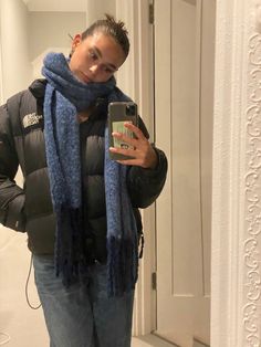 Puffer Coat Outfit Aesthetic, North Face Coat Outfit, Scarf Outfit Aesthetic, Casual Basic Outfits, Aesthetic Coats, Outfits With Puffer Jackets, North Face Aesthetic, Puffer Jacket Outfit Winter Style, Cold Winter Outfits Aesthetic