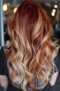 Looking to spice up your red locks with a touch of sunshine? Red hair with blonde highlights is the perfect combination to add dimension, depth, and a playful twist to your fiery mane. This versatile Hairstyles Lob, Warm Bronde Balayage, Medium Red Hair, Warm Bronde, Dye Styles