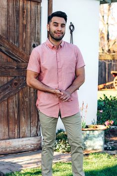 Our best selling mens shirt in Peach. Classic button down shirt featuring matching color buttons and a single pocket for a casual/formal blend. Dress it up with some chinos or down with some shorts. Either way, this one will stay heavy in your rotation! Shown here with the Khaki Flex Chinos. M3514S Pink Shirt Men, Shirt Outfit Men, Green Chinos, Mens Shirt, Pink Shirt, Work Attire, Peach Pink, Last One, Mens Clothing Styles