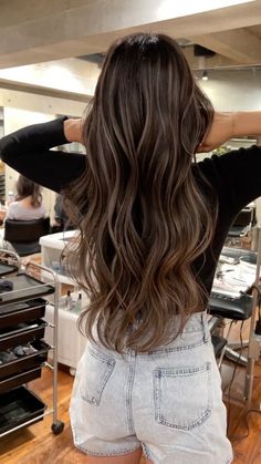 Gorgeous layered hairstyle ideas | Hairstyle tutorial ideas | Easy hairstyle ideas Creamy Brunette, Balyage Long Hair Brunettes Dark, Brunette Hair Inspiration, Iphone In Hand, Ash Brown Hair Balayage, Highlights Brown Hair Balayage, Balyage Long Hair, Blank Image