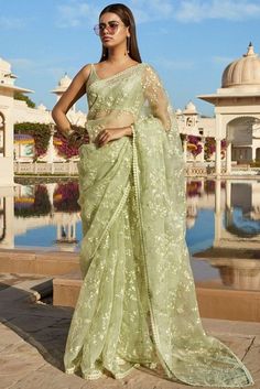 Sabyasachi Sarees Price, Office Sarees, Shaadi Dresses, Green Sari, Sabyasachi Sarees, Lehenga Choli Designs, Miranda Priestly, Indian Sari Dress, Sari Design