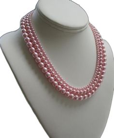 Classic Pink Pearl Chain Jewelry, Feminine Pink Pearl Necklace, Feminine Pink Pearl Necklace For Wedding, Pink Single Strand Pearl Necklace, Pink Pearl Single Strand Necklace, Pink Single Strand Pearl Jewelry, Pink Pearl Single Strand Jewelry, Pink Necklace Set, Pearl Necklace Pink