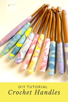 the crochet handles are lined up in different colors and sizes, with text overlay that reads diy tutor crochet handles