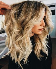 50 Bombshell Blonde Balayage Hairstyles that are Cute and Easy #bestlonghairstyles Soft Curls For Long Hair, Blond Long Hair, Trendy We Fryzurach, Honey Hair Color, Balayage Blond, Blond Balayage, Beautiful Blonde Hair, Ombre Hair Blonde, Cool Blonde Hair