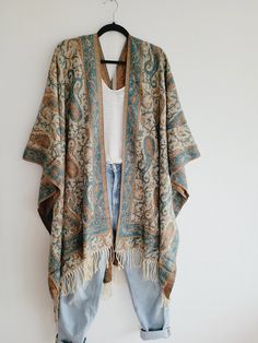 This Womens Cover-Ups item by RuBySvonRuBy has 16 favorites from Etsy shoppers. Ships from Germany. Listed on May 15, 2024 Boho Cardigan Outfit, Boho Over 50, Advanced Style Boho, Cardigan With Shorts, Spring Cardigan, Thick Cardigan, Spring Cardigans, Printed Kimono, Cardigan Green