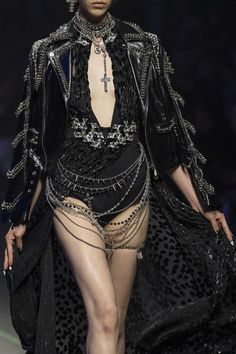 Runway Fashion Couture, Alt Fashion, Philipp Plein, Goth Fashion, Black Outfit