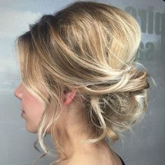 Loose Messy Updo with a Bouffant Blonde Updo, Messy Hair Updo, Dunner Wordend Haar, Copper Balayage, Light Hair Color