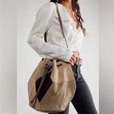 Blemish In Front Right Side As Shown In Last 2 Photos Put On A Button Or Patch Or Something Else And Get A Terrific New Bag For Half Price C06102320c1 Fall Beige Shoulder Bucket Bag, Beige Bucket Bag For Fall Errands, Cream Leather Bag For Fall, Chic Cream Bag For Fall, Chic Cream Shoulder Bag For Fall, Chic Fall Cream Shoulder Bag, Beige Bucket Bag With Removable Pouch For Fall, Beige Leather Bucket Bag For Fall, Beige Bucket Bag For Everyday In Fall