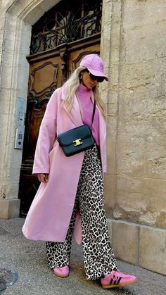 Cheetah Print Blazer Outfit, Bold Outfit Ideas, Passion Outfit Ideas, Fall Outfits Colourful, How To Reinvent Your Style, Fall Pink Outfits Women, Pink Leopard Outfit, Pop Of Pink Outfit, Palm Springs Winter Outfit