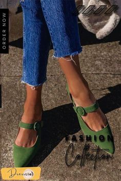 Pointed Toe Buckled Chunky Heels Design Moda, Chunky Heel Pumps, Designer Pumps, Lace Lingerie Set, Pointed Toe Heels, Green Shoes, Suede Shoes, Mens Casual Shoes, Chunky Heels