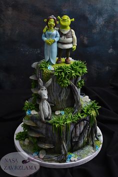 the cake is made to look like they are standing on top of a tree stump