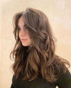 Naturally Wavy Hair Cuts, Gothic Chic, Brown Hair Inspo, Hairstyles For Layered Hair, Natural Wavy Hair, Haircuts For Long Hair