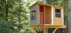 a small tree house in the woods