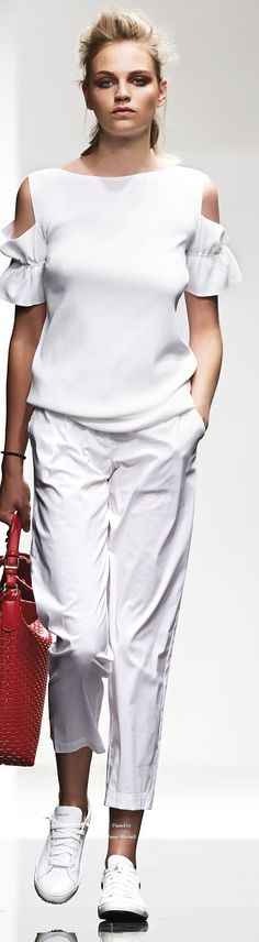 Liviana Conti Spring Summer 2015 Ready-To-Wear collection women fashion outfit clothing stylish apparel @roressclothes closet ideas Adaptive Fashion, Áo Blu, Blouse Details, Couture Mode, Style Tops, Closet Ideas, Looks Chic, Spring Summer 2015, White Outfits