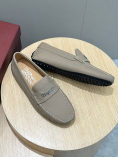 Size: 35-47 It comes with Dust box, Care manual, Tag, and Paper bag.Size Guide: Luxury Beige Leather Shoes With Textured Sole, Galaxy Wallpaper, Size Guide, Clutch Bag, Paper Bag, Men's Shoes, Things To Come, Shoulder Bag