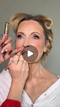 Angie Sierens • Bridal Makeup & Hair Stylist on Instagram: "PRODUCTS ARE LISTED IN THE NEW ARTICLE ABOUT MY WORK IN THE UK HELLO MAGAZINE - check my story for the link 🔗🥰

Dreamy 70+ makeup ☁️ 
Let me know in the comments if I should write details about the products I used 😍 

#dreamymakeup #70plusandfabulous #maturemodel #matureskin #makeupartist #polishmakeupartist #charlottetilbury"