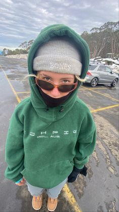 Park Rat Ski Outfit, Outfit Ideas Granola Girl, Granola Fits Winter, Canadian Outfit, Granola Girl Fits, Skiing Clothes, Trendy Winter Outfits, Trendy Winter, Going Viral