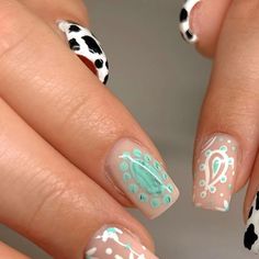 Cute Turquoise Nails, Cowprint Nail Design Short, Nail Ideas Western, Western Nails Country, Boho Western Nails, Country Nail Designs, Western Nail Art, Country Acrylic Nails, Rodeo Nails