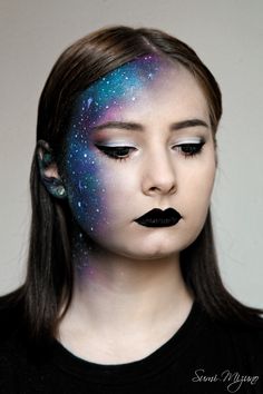 I love galaxy themes so I have decided to do some cosmic makeup.  Model: Reitsu Make-up by me. Alien Make-up, Pretty Halloween, Halloween Makeup Inspiration, Theatrical Makeup