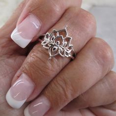 Gorgeous 925 Sterling Silver Lotus Flower Ring. Nice Detailing, Well Made. Beautiful Open Silver Work Design. Face Height = 15mm. Non Tarnish. Stamped 925. Various Sizes Available In Dropdown. Ref# Ws-A29 14k Gold Signet Ring, Mandala Ring, Lotus Flower Ring, Pear Wedding Ring, Lotus Ring, Dainty Wedding Ring, List Of Flowers, Lotus Mandala, Pearl And Diamond Ring