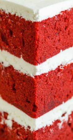 three layers of red velvet cake with white frosting on the top and bottom layer