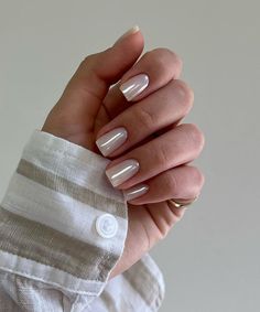 Square White Chrome Nails, Square Pearl Nails, Pearl Square Nails, Pearl Nails Square, Short Pearl Nails, Pearly White Nails, Elegant Short Nails, Chrome Pearl Nails, White Pearl Nails