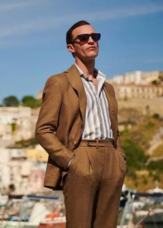 Tobacco linen suit - Sartorial Guy Linen Suit For Men, Men Advice, Wedding Guest Men, Attire Guide, Linen Suits For Men, Summer Suits Men, Navy Suits, Wedding Guest Attire, Brown Suit