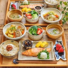 Japanese Dinner Table, Best Korean Food, Healthy Eating Meal Plan, Food Tray