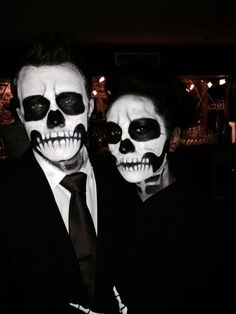 Skeleton Costume for Couples More Halloween Make-up Looks, Costumes For Couples, Party Make-up, Skeleton Makeup, Costume Works, College Halloween, Trendy Halloween Costumes, Homemade Costumes