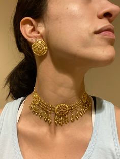 Traditional Antique Gold Jewellery, Antique Indian Jewelry, Gold Choker Set Designs, Vintage Gold Jewelry Indian, Heavy Gold Sets Jewelry Indian Design, Gold Sets Jewelry Indian Design Simple, Gold Pendent Set Indian, Bridal Sets Indian Wedding Jewelry, Heavy Mangalsutra Designs Gold