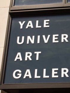 a sign on the side of a building that says yale university art gallerys