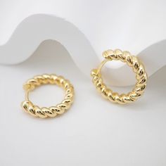 Gold Ear Hoops, 21x4mm, 18K Gold Plated Leverback Earrings, Huggie Hoops Earring S1065 Size: 21x4mm Material: 18K real gold plated Brass Quantity: 2pcs/10pcs *We do not accept returns or exchanges for earring posts (including hoops and hooks) of any kind for hygienic reasons. No one wants to purchase earring posts that someone else may have put in their ears to test! You can count on your posts being clean and unused when purchasing from our shop. *Please rest assured: whether you encounter serv Huggy Earrings, Gold Huggie Earrings, Gold Coin Necklace, Jewelry Pliers, Nickel Free Earrings, Holiday Earring, Leverback Earrings, Earring Posts, Hypoallergenic Earrings