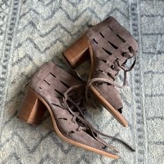 Never Worn Crown Vintage, Suede Heels, Crown, Women Shoes, Brand New, Heels, Women Shopping, Color