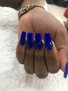 Royal Blue Nail Ideas Acrylic, Royal Blue Nails Acrylic Medium, Blue Nails With Letter, Dark Coloured Nails, Blue Nails Black Women, Dark Blue Square Nails, Royal Blue Birthday Nails, Medium Blue Nails, Shiny Blue Nails