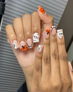 Halloween Short Nail Designs Simple, October Nail Designs Fall Short, Short Spooky Nail Designs, October Acrylic Nail Ideas, Spooky Sets Nails, Fall Nails Easy Simple, Short Nails October, Halloween Short Acrylic Nails, Halloween Short Nails Ideas