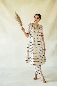 Polka Dot Suits Women Indian, Dot Print Kurti Design, Indian Cotton Suits For Women, Indian Kurta Designs For Women, Summer Kurtas For Women, Best Kurti Designs For Women, Cotton Designer Kurtis Patterns, Polka Dots Kurti Indian, Cotton Kurti Designs Summer