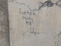 graffiti on the side of a concrete wall that says suntok guso mo