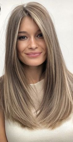 Blonde Hair Shades For Fair Skin, Hair Cuts Medium Length Layers, Medium Length With Bangs, Layers Straight, Hair Cuts Medium, Rambut Brunette, Medium Length Layers, Ash Blonde Hair Colour, Beige Hair