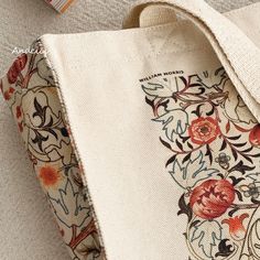 A tote bag with paintings of flowers and trees by the thinker and poet William Morris.
 The original design drawn on the thick canvas gets a lot of looks.
 Plenty of storage capacity and inside pockets are nice.
 Artistic design will make you feel better.





 <Size>



 Height: 36cm

 Width: 36cm

 Gusset: 10cm






 <Material>



 thick canvas fabric Artistic Large Capacity Canvas Bag, Artistic Beige Canvas Tote Bag, Paintings Of Flowers, Library Tote Bag, Rose Tote Bag, The Thinker, Unique Tote Bag, Rose Wallpaper, Tote Pattern