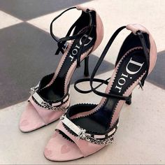 Pretty Heels, Dr Shoes, Cute Shoes Heels, Shoes Heels Classy, Vintage Heels, Fancy Shoes, Cute Heels, Girly Shoes, Aesthetic Shoes