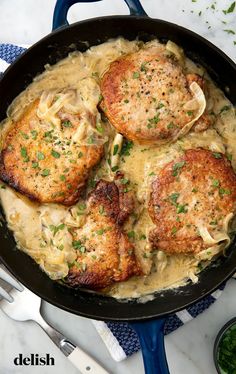 Smothered Pork Chops = The Southern Comfort Food We Can't Get Enough OfDelish Farmhouse Recipes, Smothered Pork Chops Recipe, Pork Chop Recipes Crockpot, Smothered Pork, Easy Pork Chops, Easy Pork Chop Recipes, Pork Chop Dinner