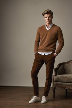 Sweater Slacks Outfit, Classy Man Outfits Business Casual, Autumn Classic Outfits, Old Money Men Outfit Winter, Office Outfit Men Casual, Brown Sweater Outfit Men, Men Outfits Old Money, Semi Formal Men, Business Casual Men Work