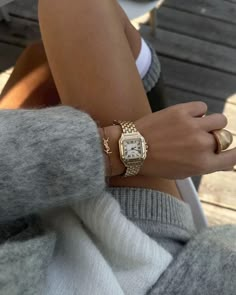 Luxe Jewelry, Cartier Watch, Classy Jewelry, Stacked Jewelry, Jewelry Lookbook, Mode Inspo, Van Cleef Arpels, Girly Jewelry, Dream Jewelry