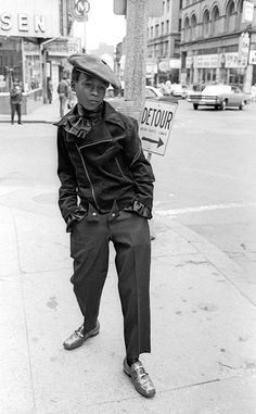 by Jerry Berndt,  10 am, Washington St., The Combat Zone, Boston, MA, 1968 Jamel Shabazz, 1970's Fashion, Looks Street Style, Street Photographers, Inverness, Moda Vintage, 인물 사진, Look Vintage